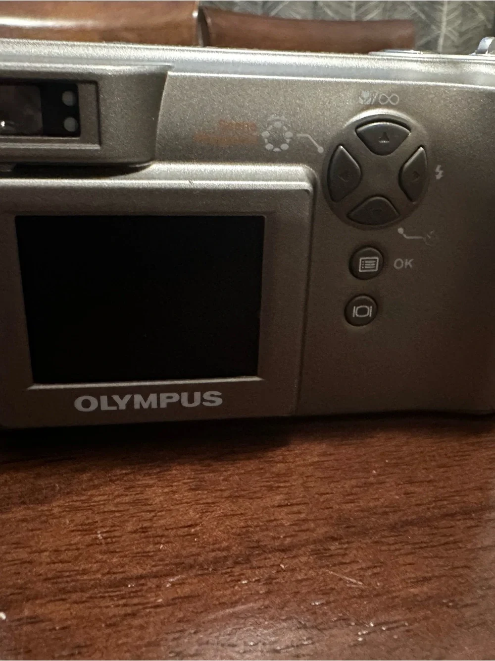 Olympus D-550 Zoom Digital Camera